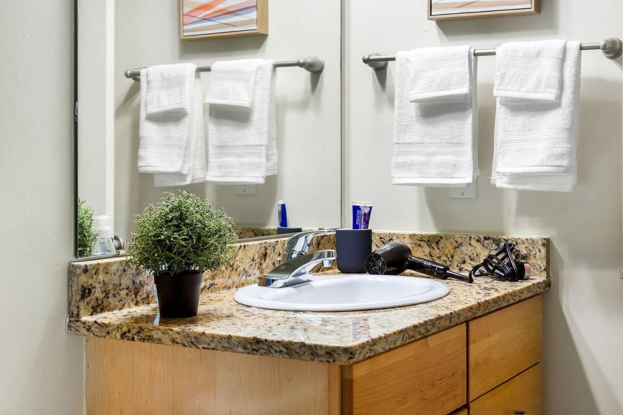 Trifecta 2Br Free Parking Modern Superhost Appartement Durham Buitenkant foto